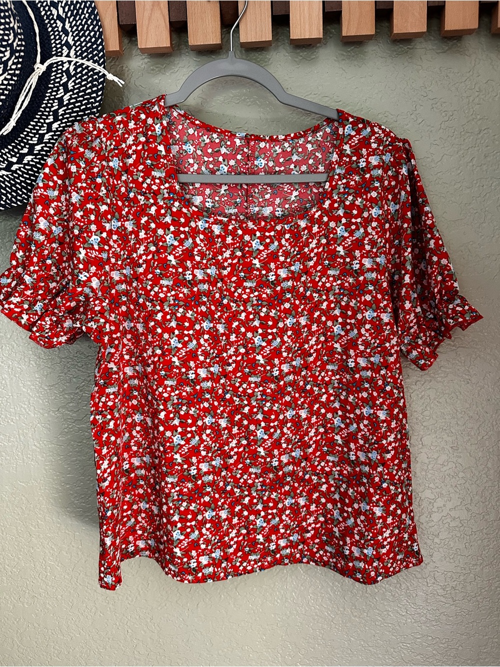 Red Floral Short-Sleeve Women's Top
